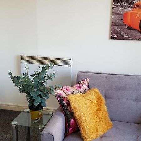 City Centre 1 Bed Apartment With Free On Site Parking With Cctv By Lets Relocations 버밍엄 외부 사진