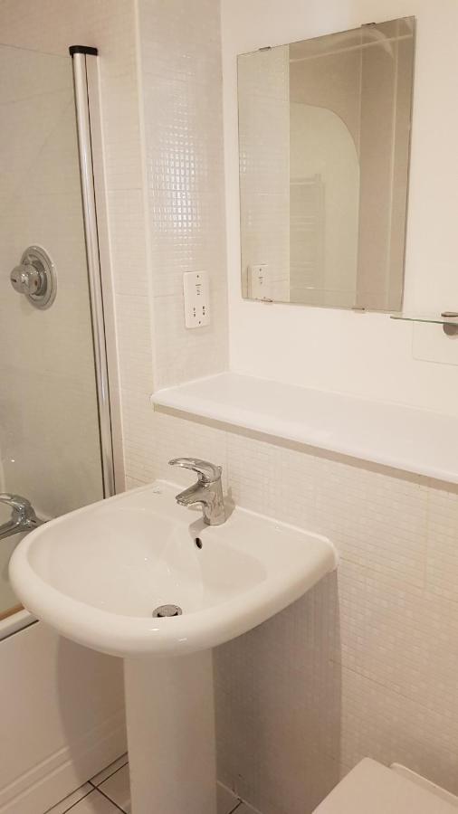 City Centre 1 Bed Apartment With Free On Site Parking With Cctv By Lets Relocations 버밍엄 외부 사진