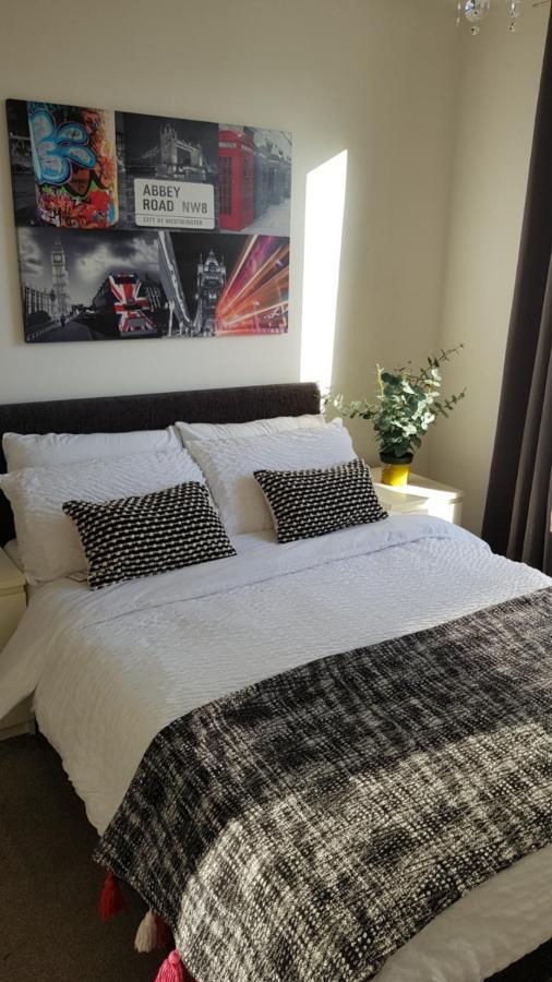 City Centre 1 Bed Apartment With Free On Site Parking With Cctv By Lets Relocations 버밍엄 외부 사진