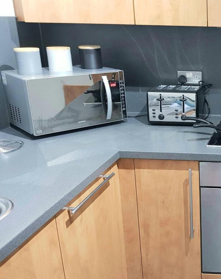 City Centre 1 Bed Apartment With Free On Site Parking With Cctv By Lets Relocations 버밍엄 외부 사진