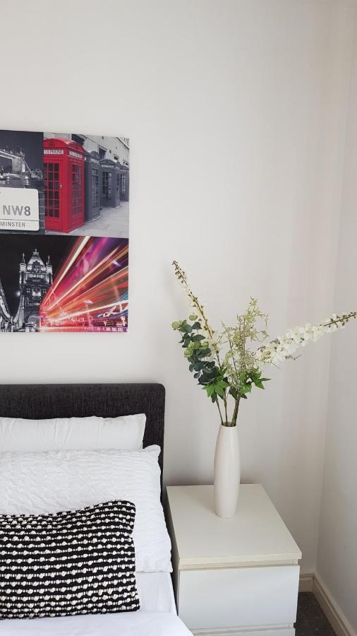 City Centre 1 Bed Apartment With Free On Site Parking With Cctv By Lets Relocations 버밍엄 외부 사진