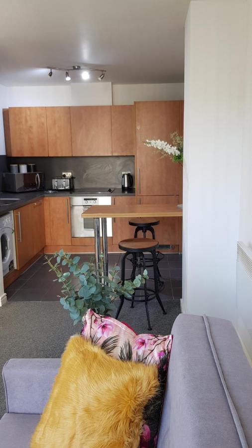 City Centre 1 Bed Apartment With Free On Site Parking With Cctv By Lets Relocations 버밍엄 외부 사진