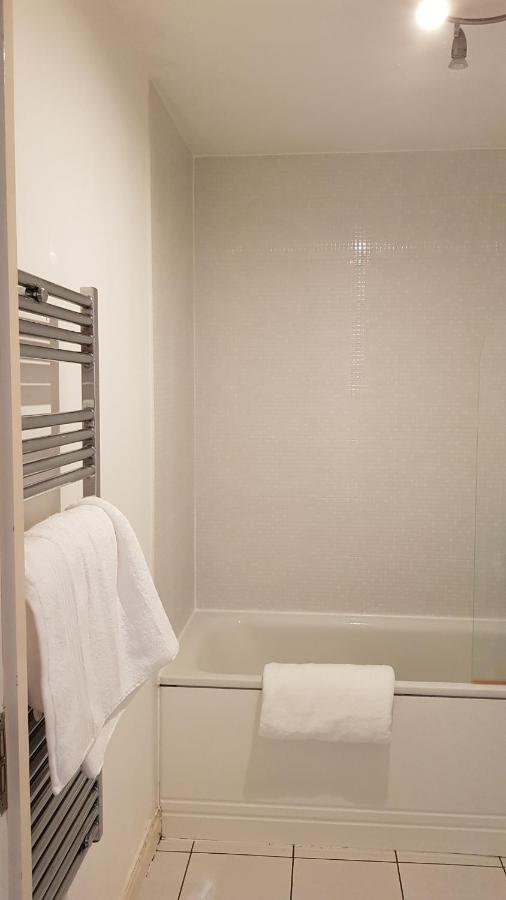 City Centre 1 Bed Apartment With Free On Site Parking With Cctv By Lets Relocations 버밍엄 외부 사진