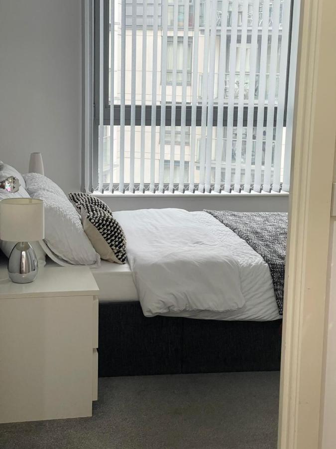 City Centre 1 Bed Apartment With Free On Site Parking With Cctv By Lets Relocations 버밍엄 외부 사진